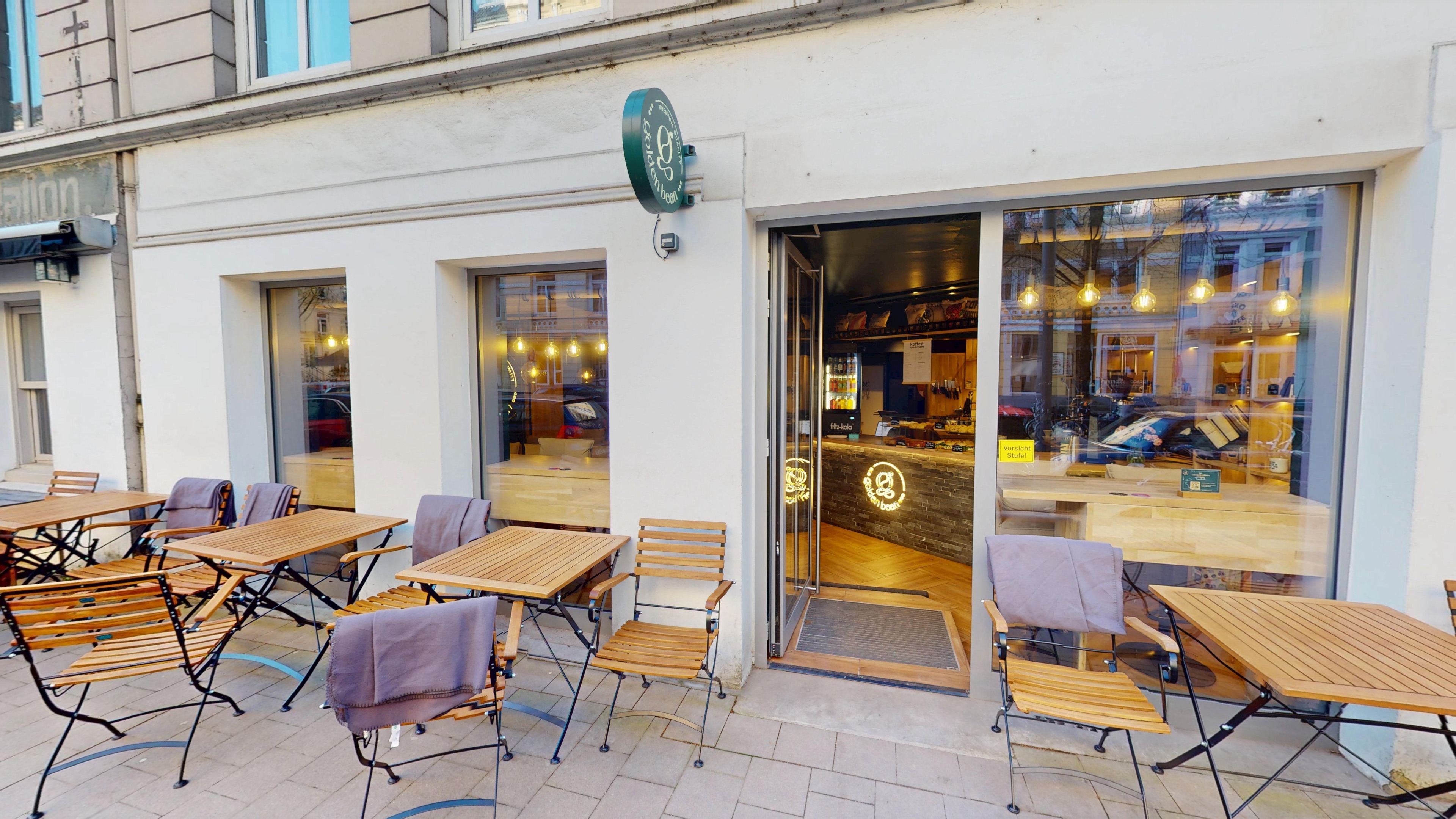 4K-Foto des Cafés Golden Bean in Hamburg-Winterhude
